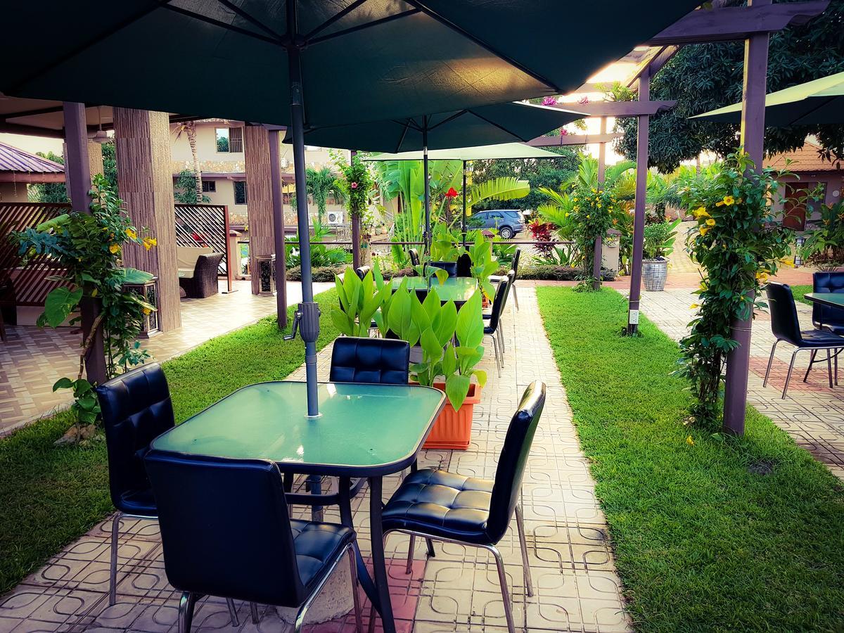 Sweet Garden Hotel Кумаси Екстериор снимка