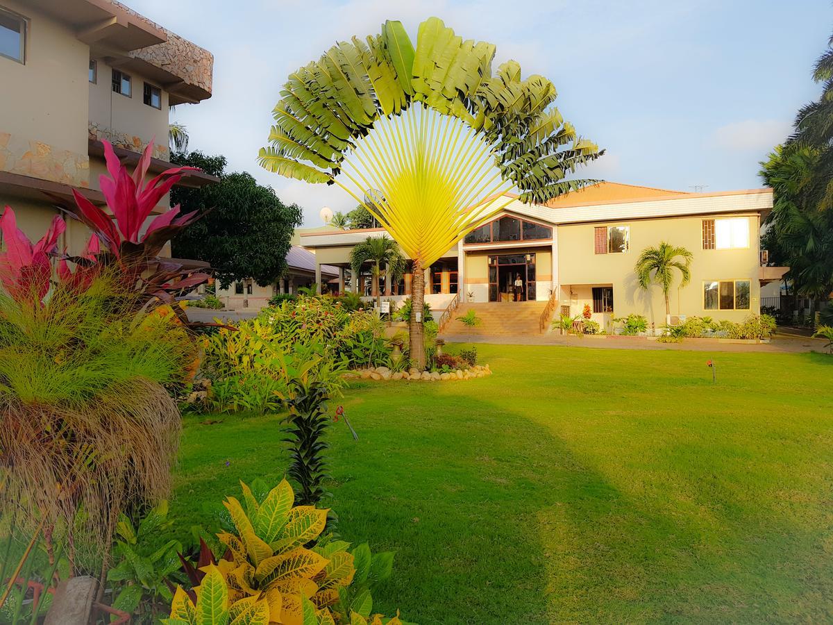 Sweet Garden Hotel Кумаси Екстериор снимка