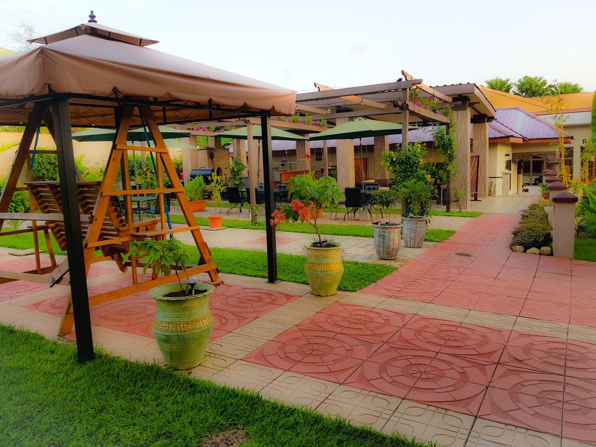 Sweet Garden Hotel Кумаси Екстериор снимка